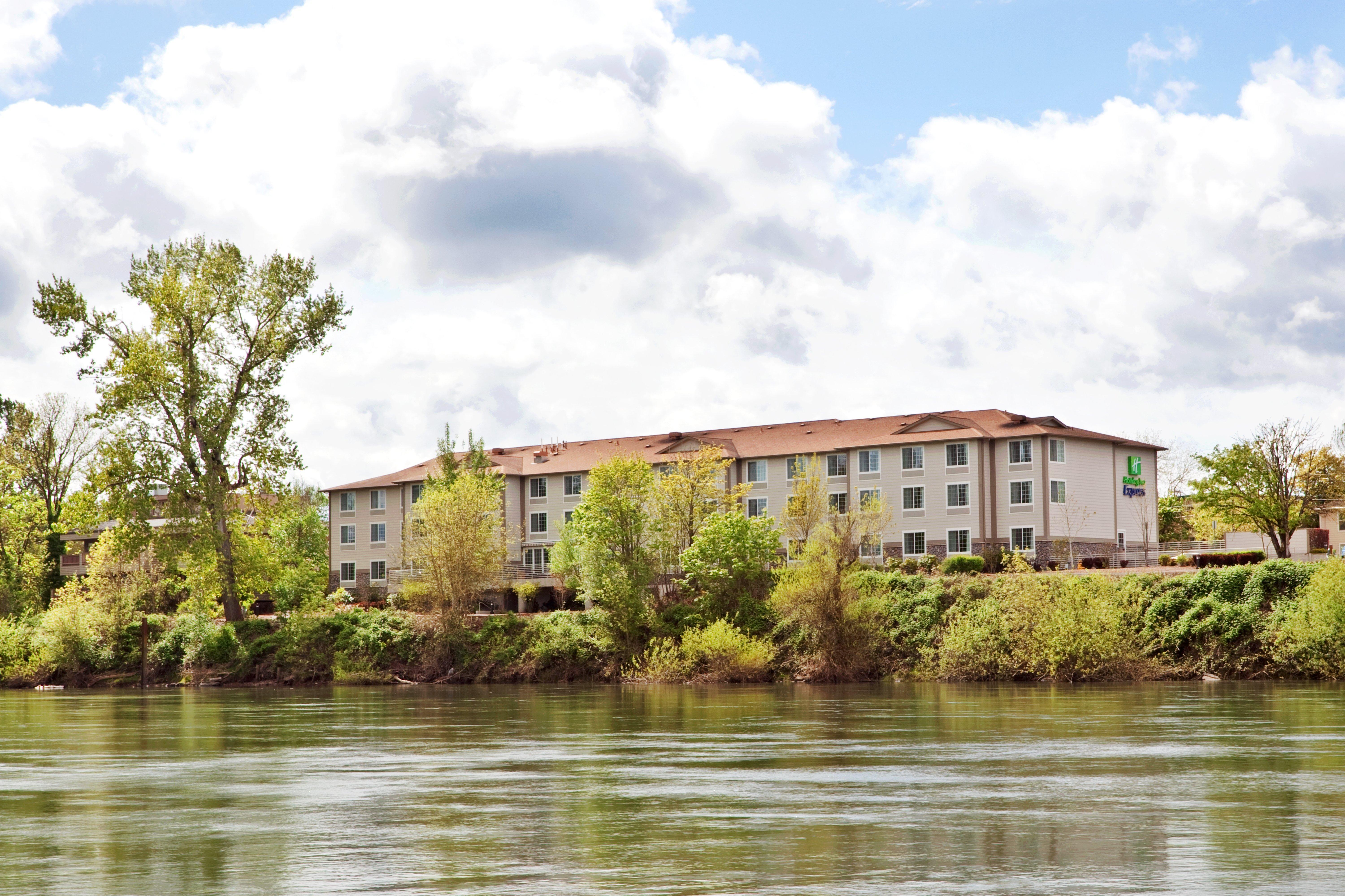 Holiday Inn Express Corvallis-On The River By Ihg Exterior photo
